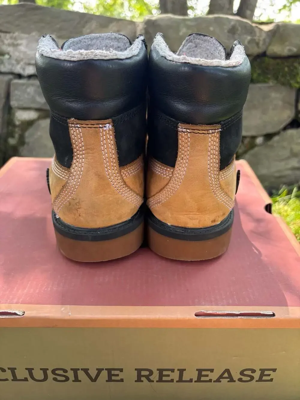 Timberland 6-Inch Premium Fleece Lined Waterproof Boots Wheat Black Size 3.5